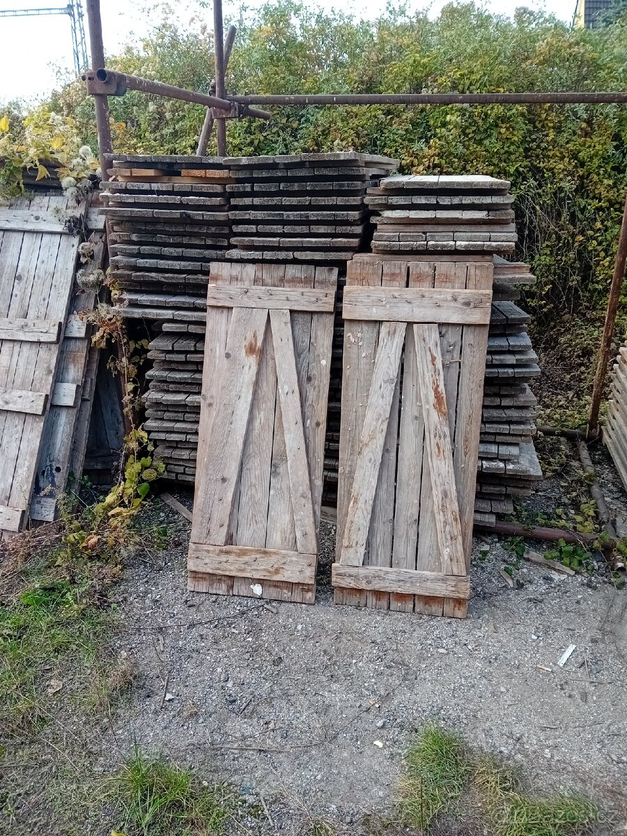 Podlahy na trubkové lešení.