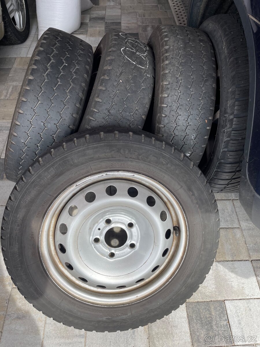 Disky a pneumatiky Vivaro Trafic