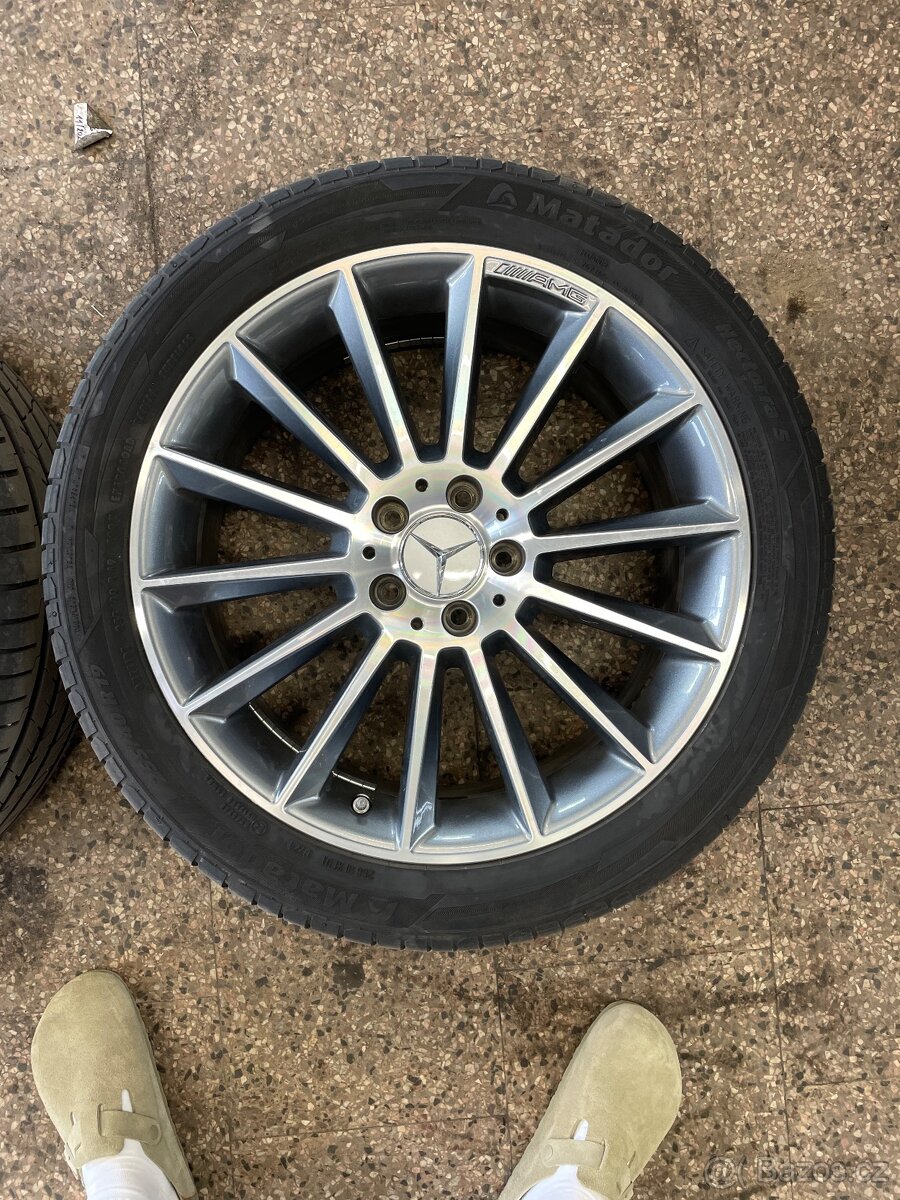 Sada letních kol + zanovni letni pneu orig mercedes amg r19