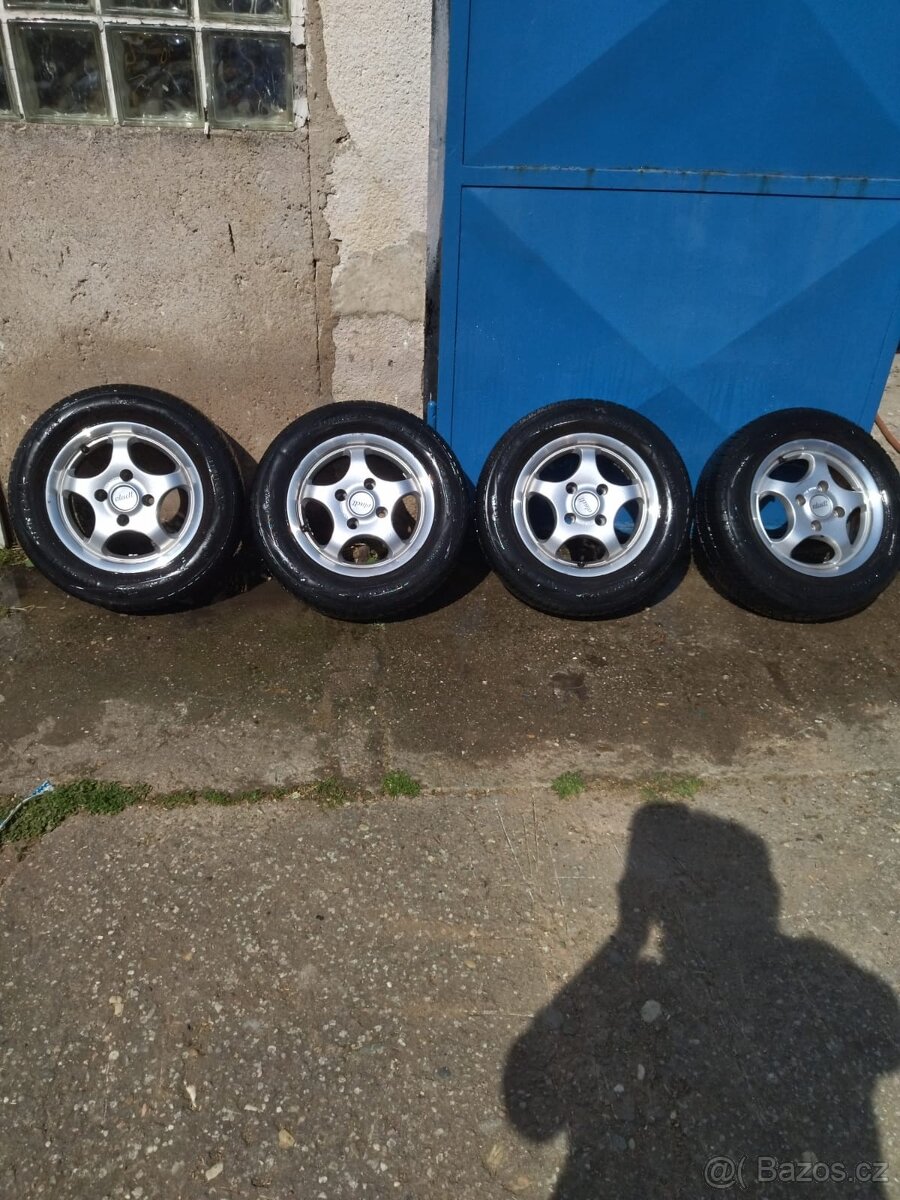 Prodám 4x pneu na litých discích