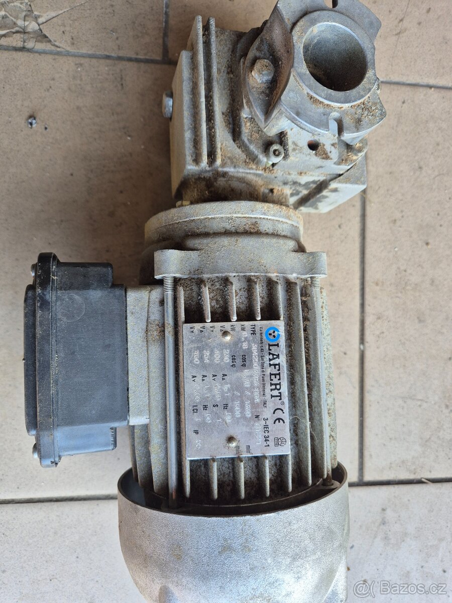 Elektro motor s převodovkou