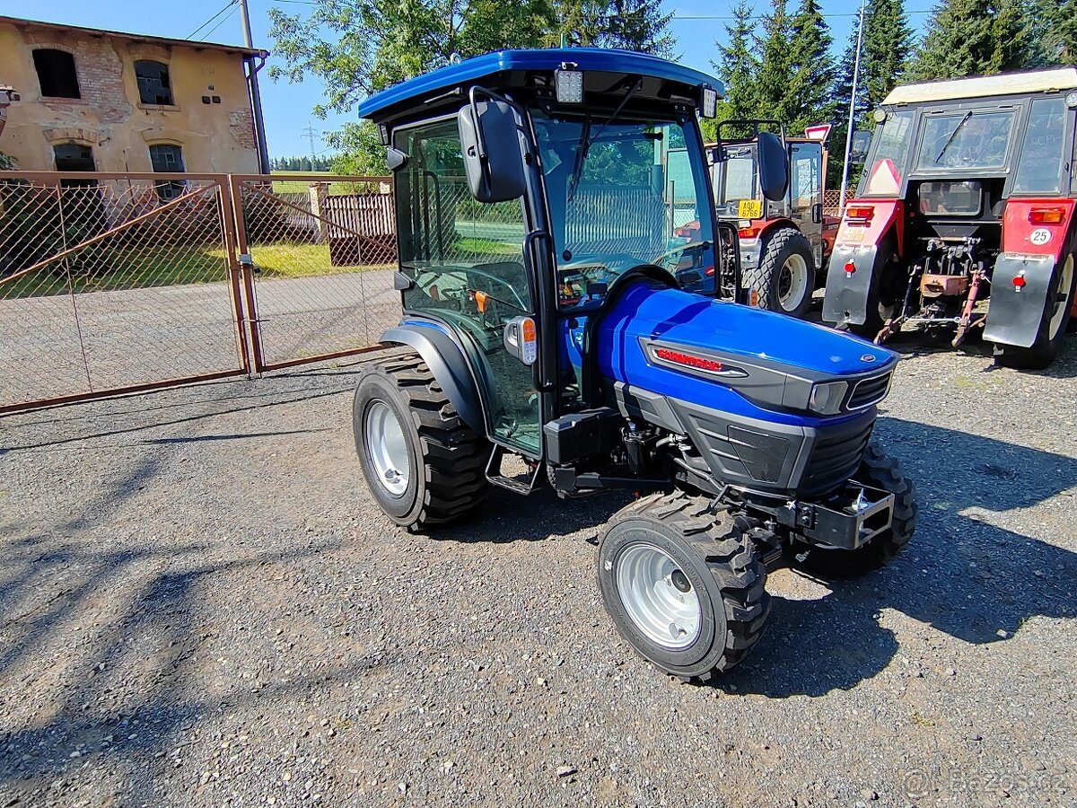 Malotraktor Farmtrac Compact 26 4WD s kabinou