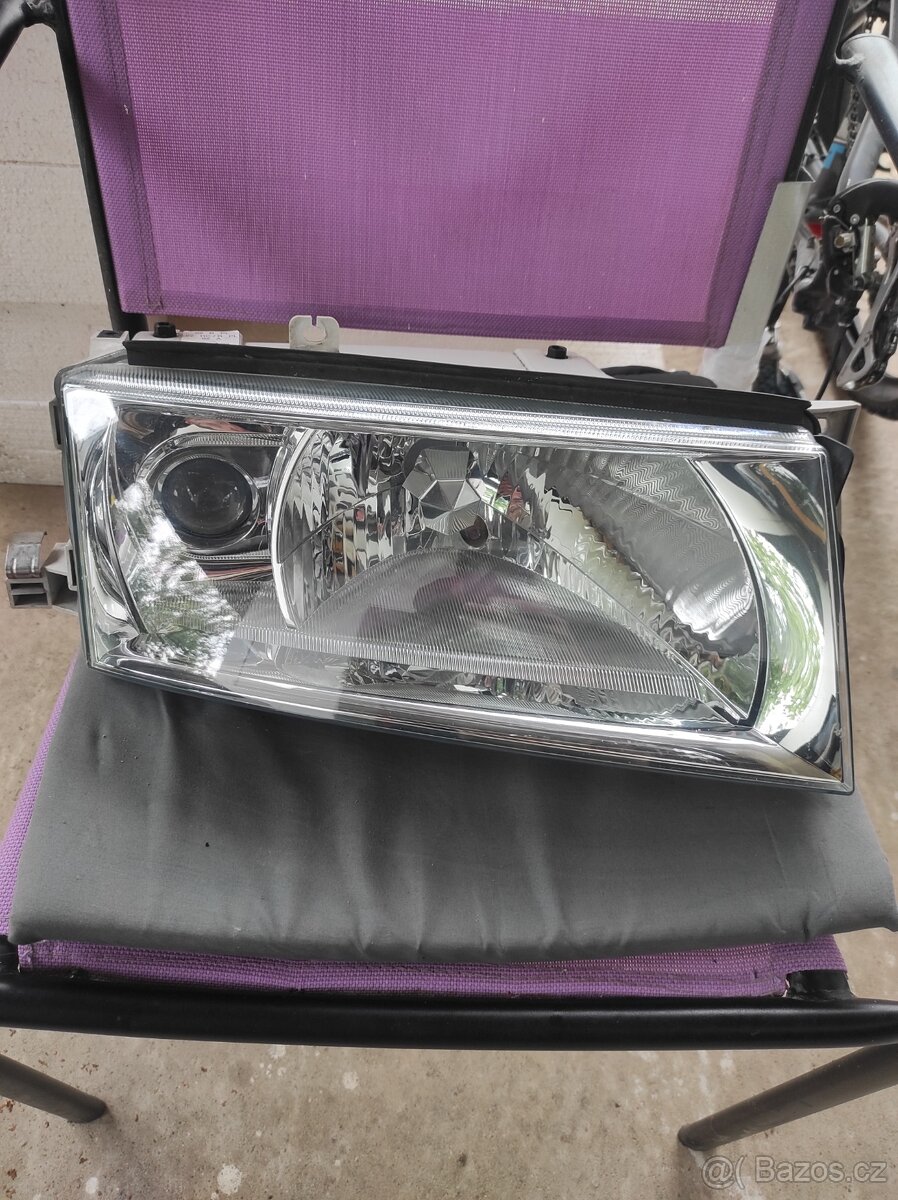 Pravé přední světlo Škoda Octavia I