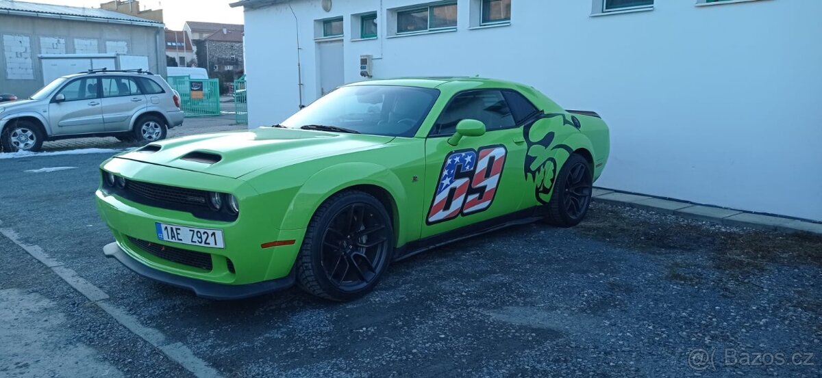 Dodge Challenger SRT 6,4 scat pack