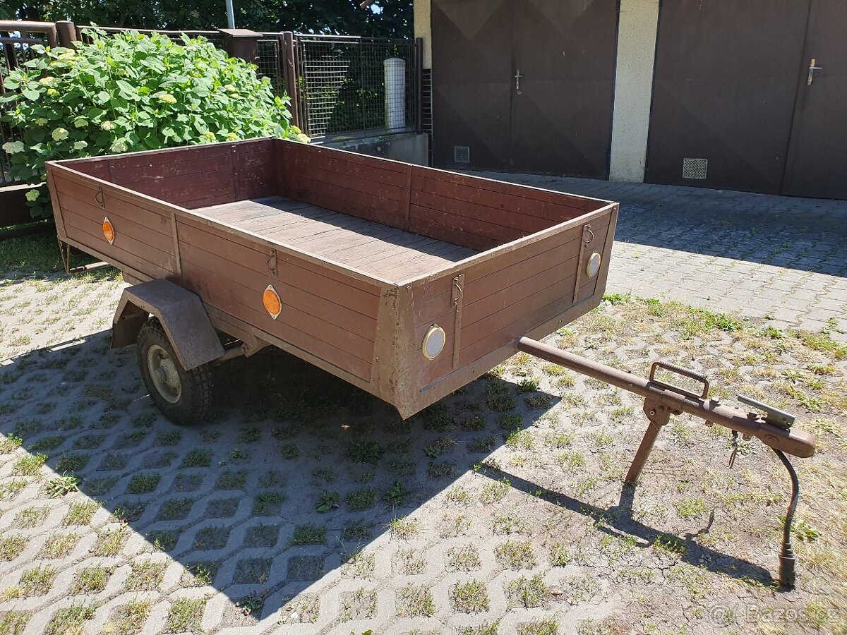 Přívěsný vozík
