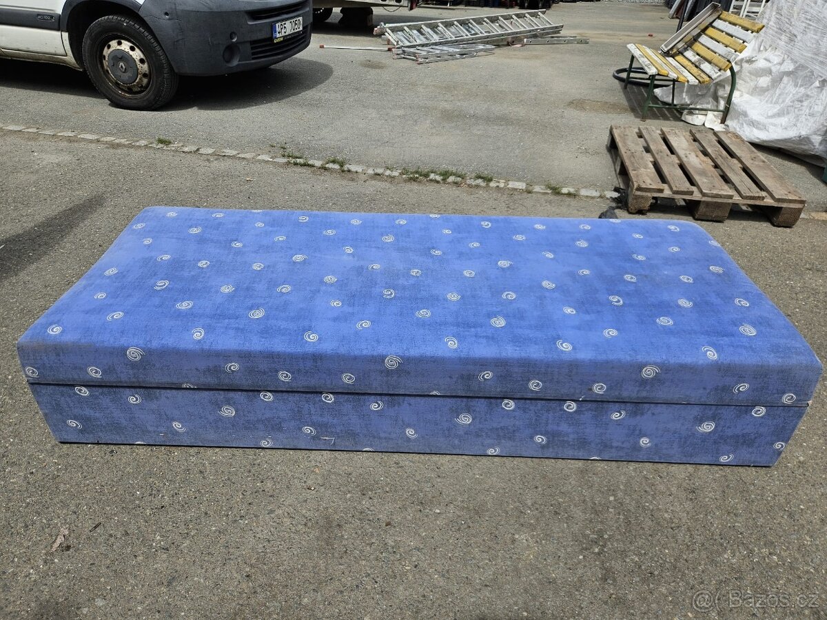 Postel čalouněná s úložným prostorem