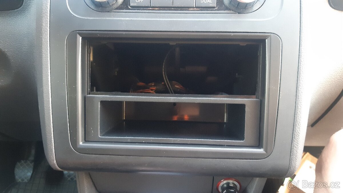 Prodám rámeček s kyslíkem ne využité nové a rádio