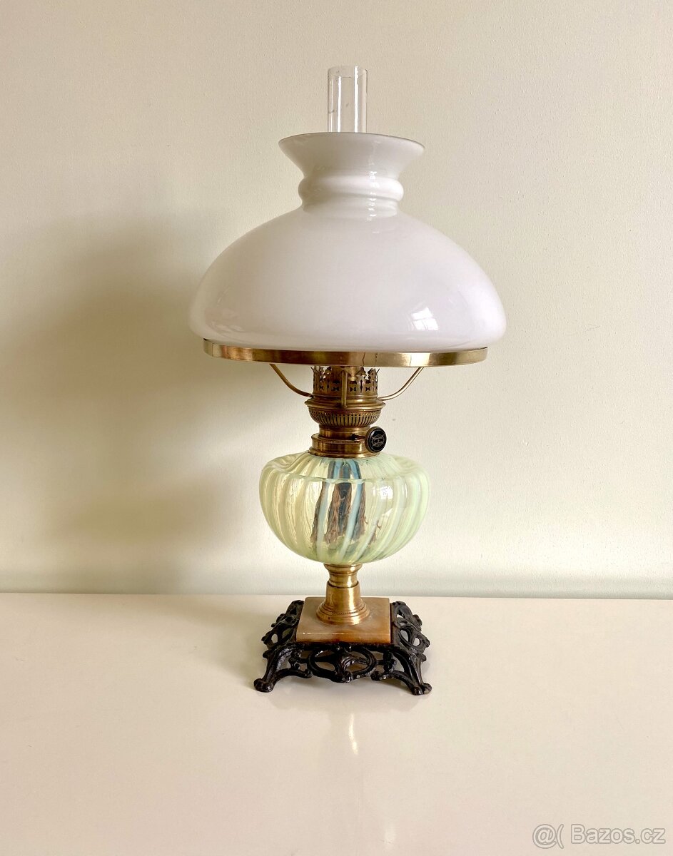 Secesní petrolejová lampa Lampagiar, značená
