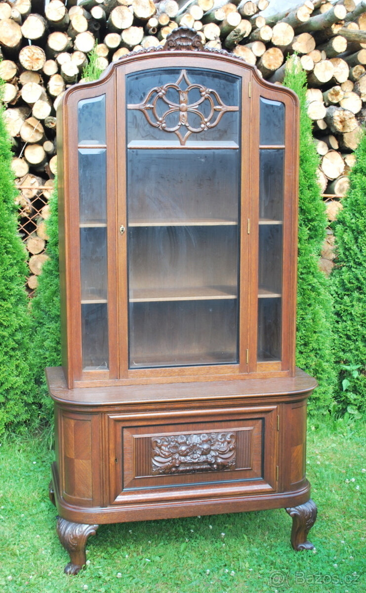 Vitrína v gerstelovském stylu, restaurováno