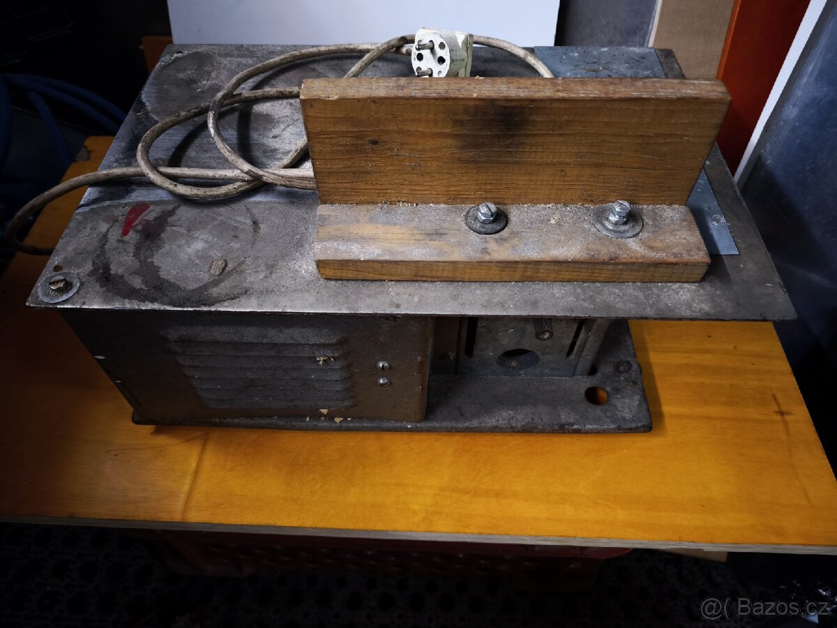 Prodám stolní hoblovku.