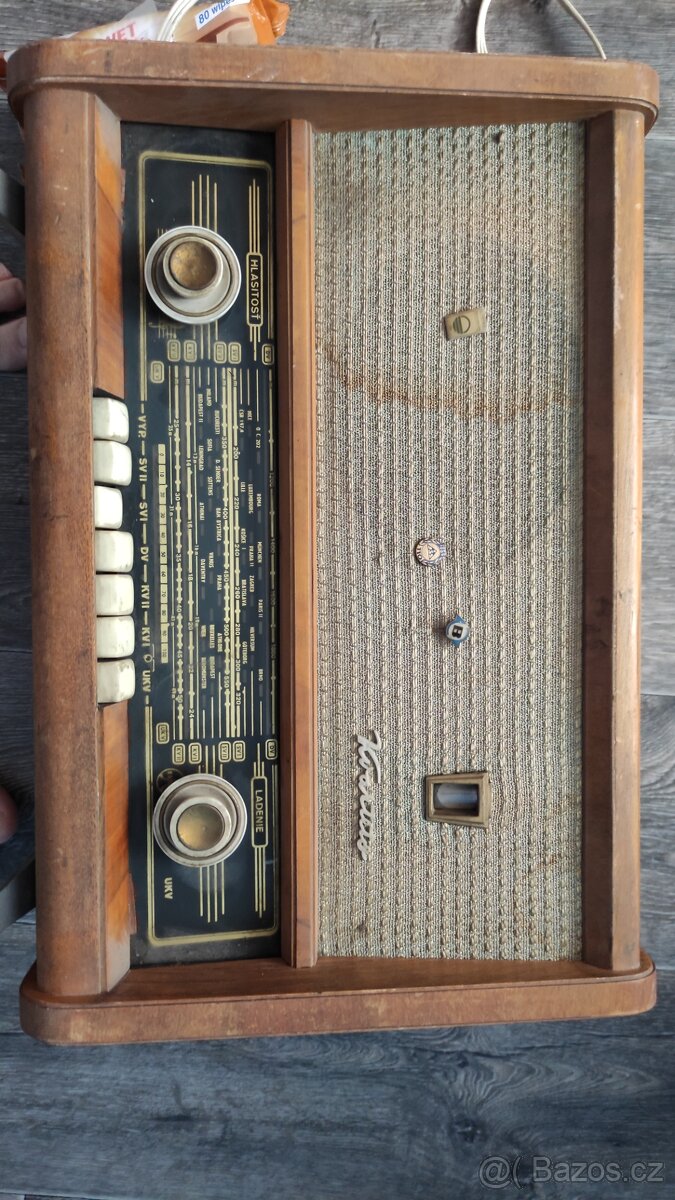 Staré lampové rádio Kvarteto