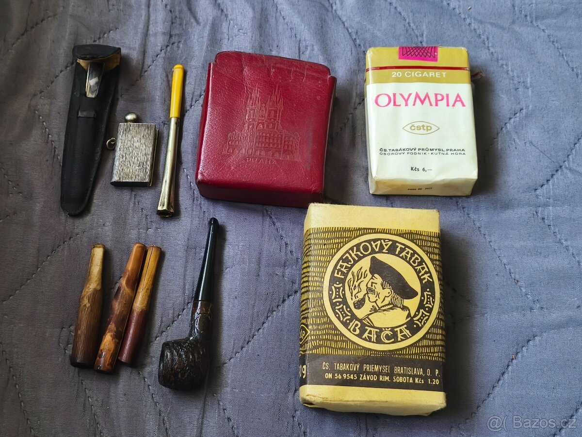 Staré kuřácké potřeby.