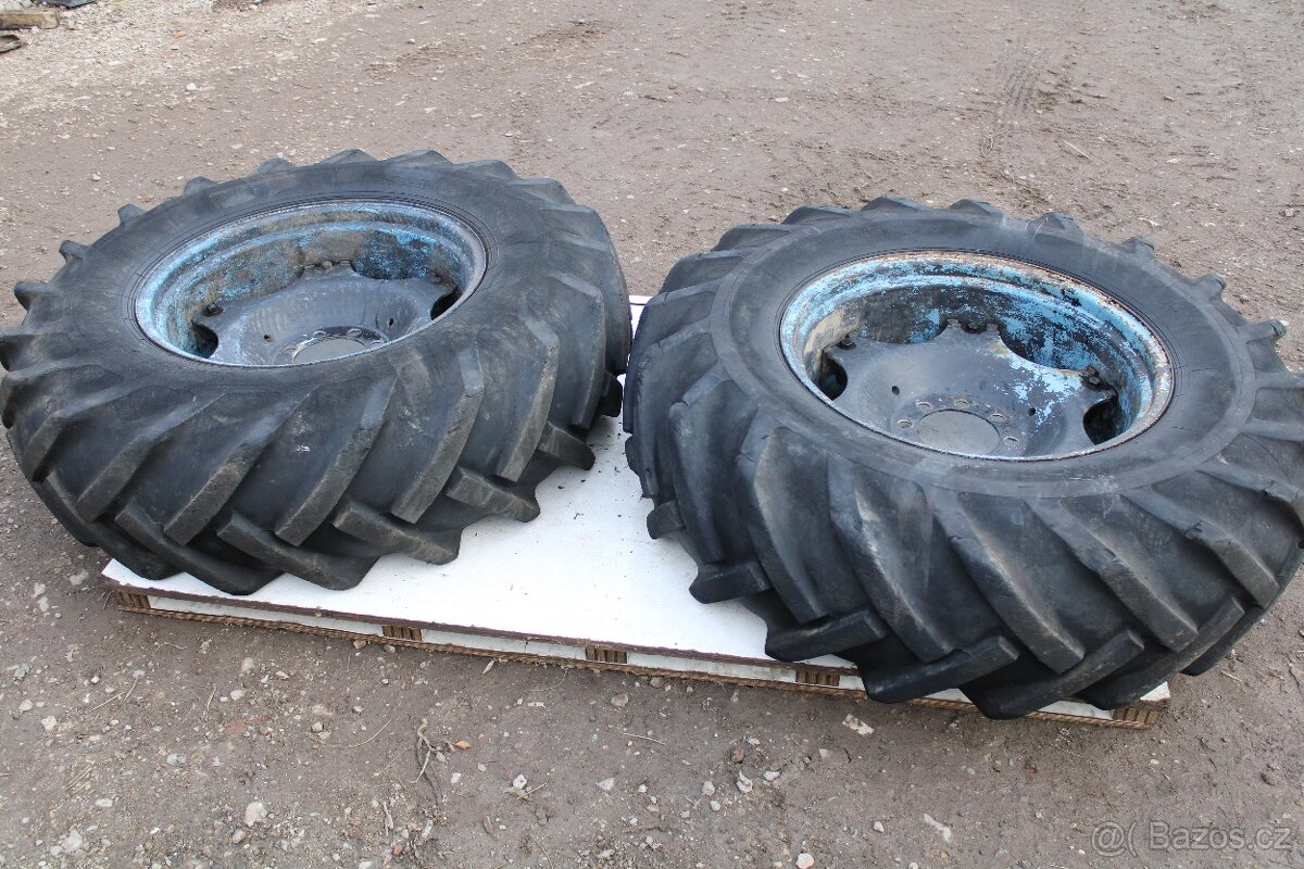 Zetor 6911 zadní kola 16,9-28 barum 50% vzorku
