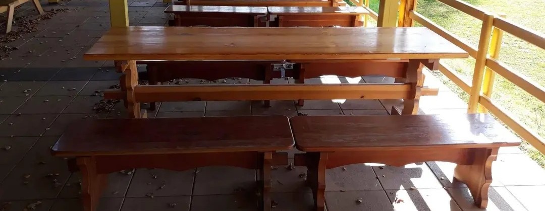 Stůl a lavice z masivu