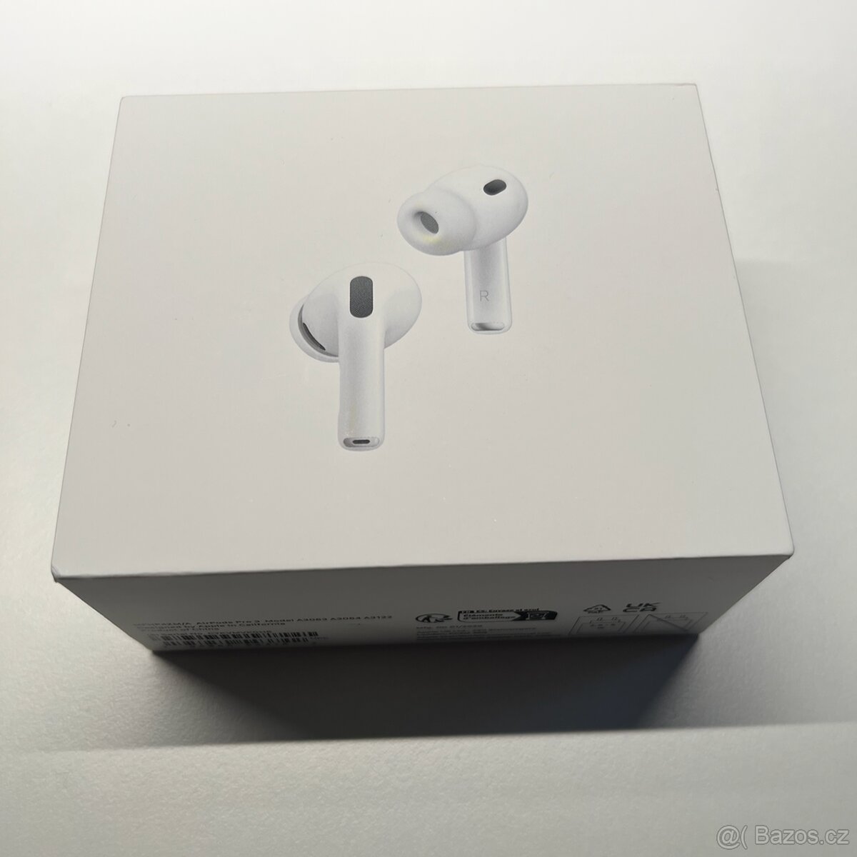 AirPods Pro 3 + Spigen case