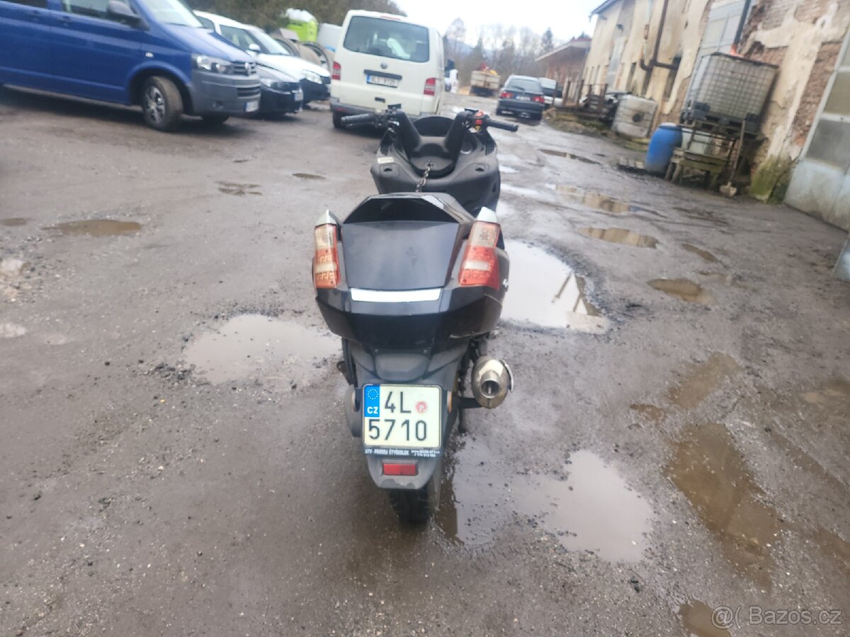 Skútr jonway gts 125cm
