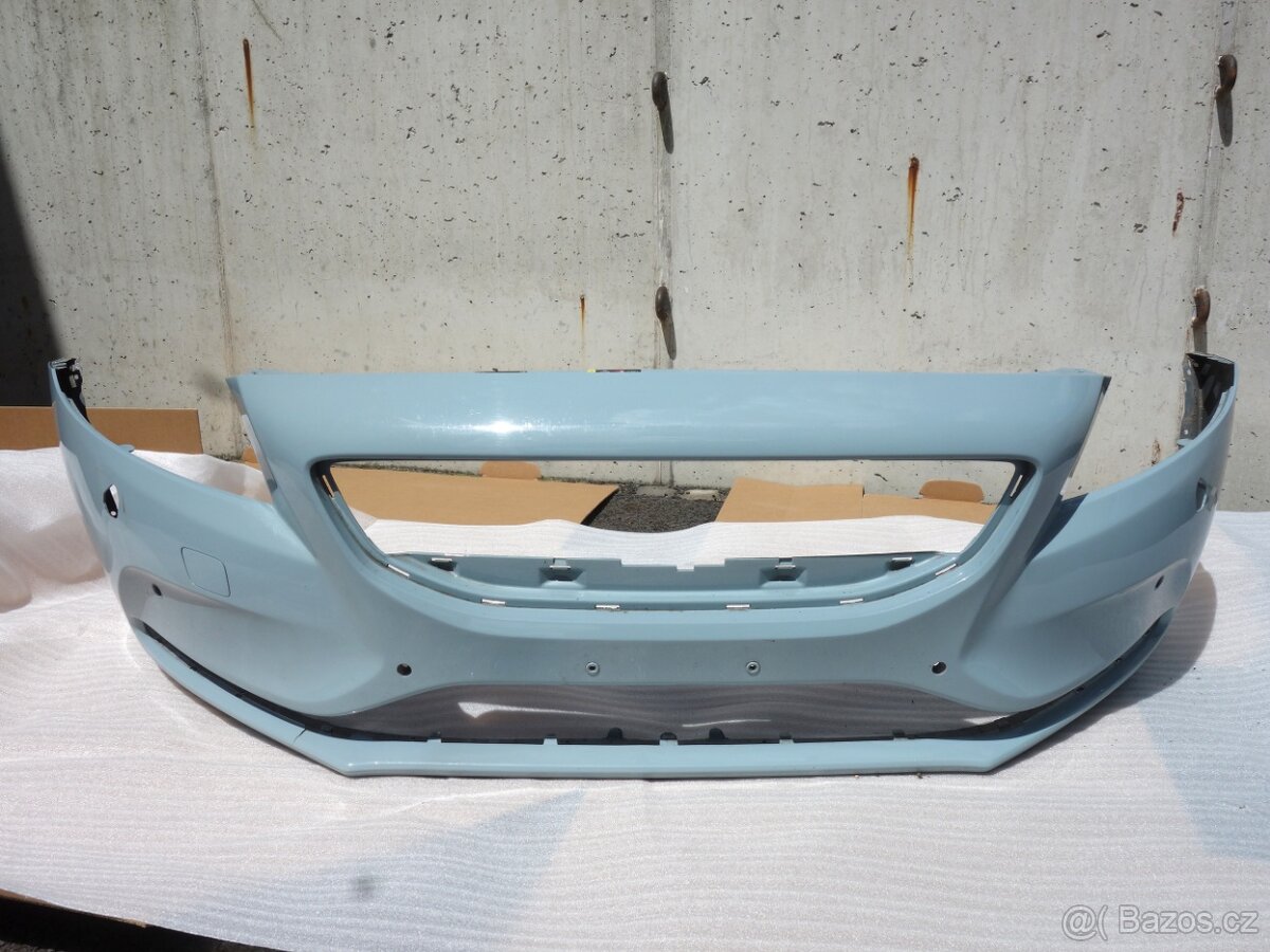 Přední nárazník Volvo V40 39797590