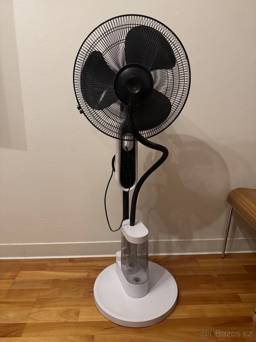 Větrák s funkcí mlhy