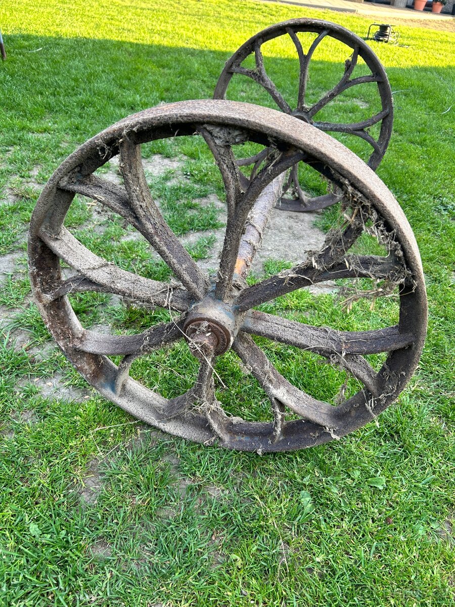 Litinova podvozkova kola rok cca 1900