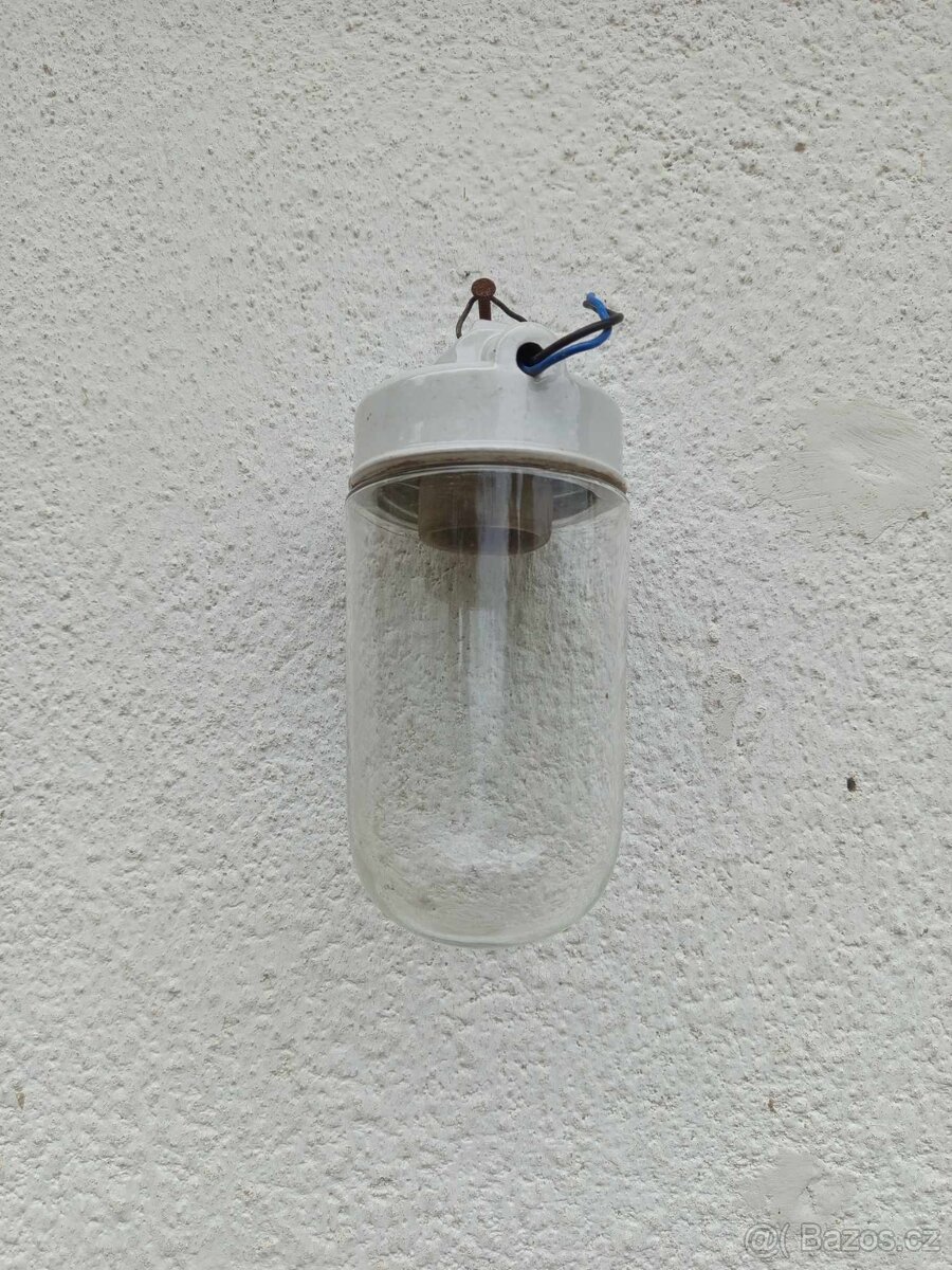 Starožitné porcelánovo-skleněné závěsné venkovní světlo