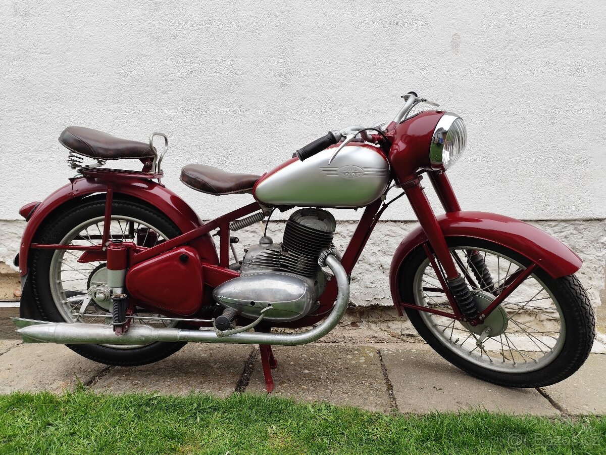 JAWA 250 Pérák