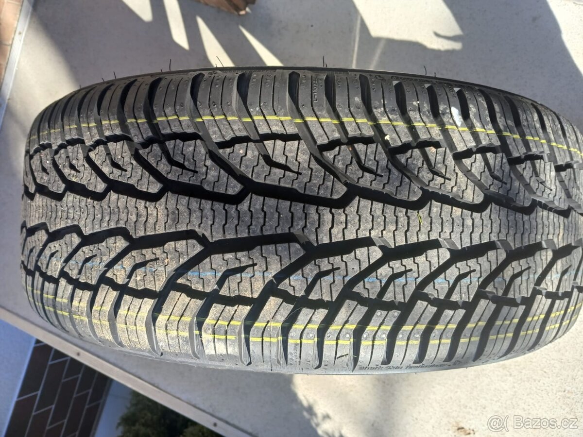 celoroční pneu 225/40 R18