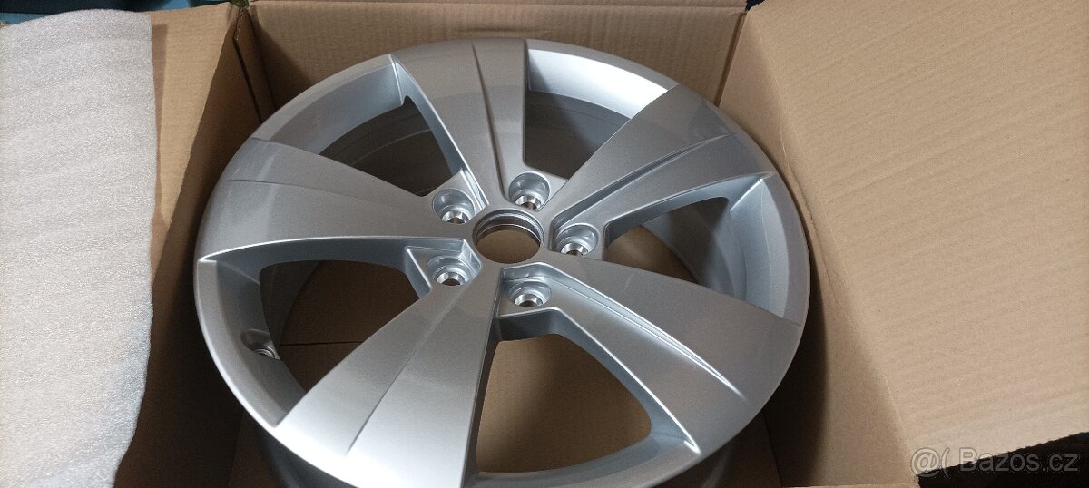 Škoda Superb 3/ 5x112 6,5JxR17\" ET41 / 3V0601025AC 8Z8