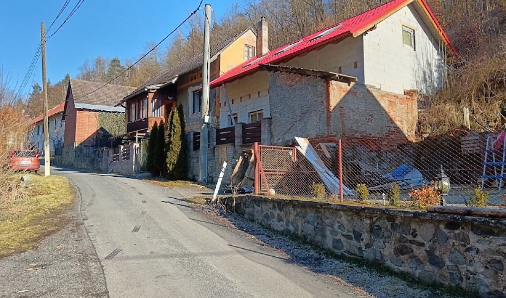 Venkovská chalupa (započatá reko.) Jílové u Prahy, Studené