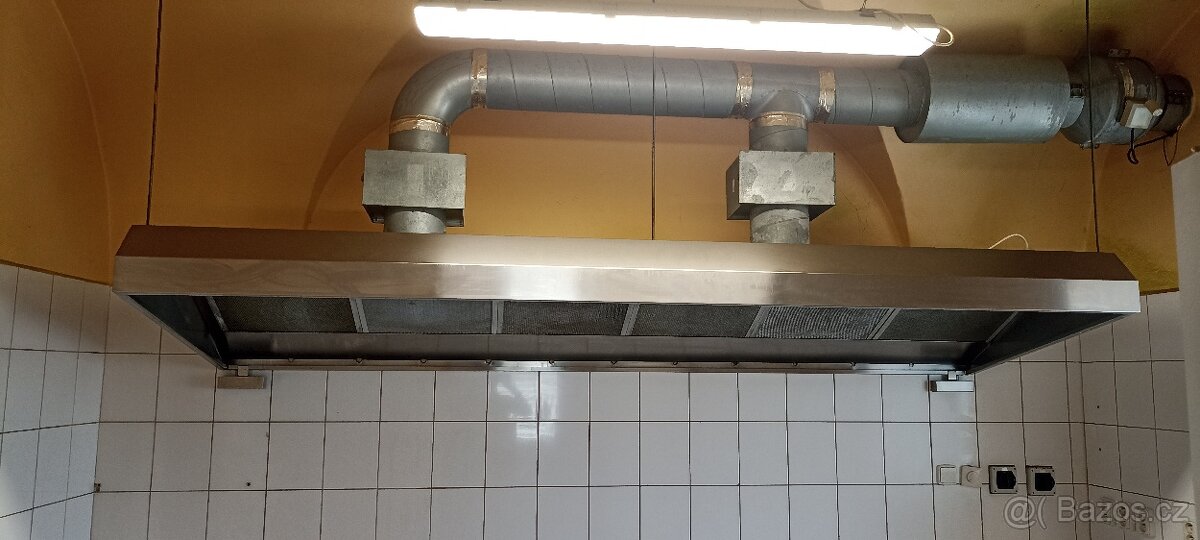 Nerezová gastro digestoř s osvětlením 300 cm