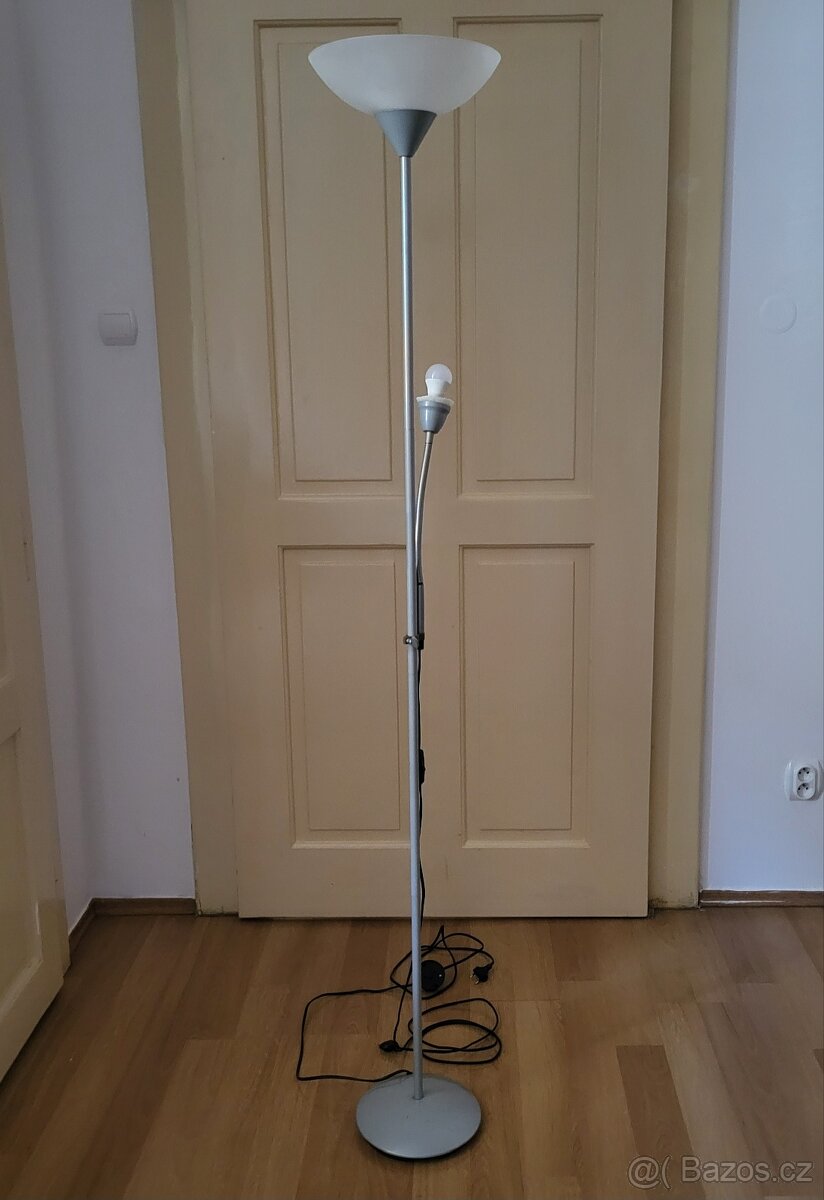 Lampa stojací