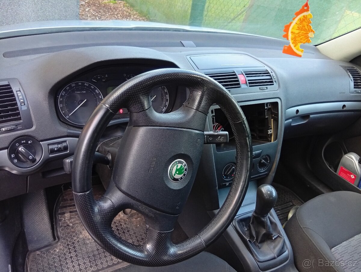 Prodám na škoda Octavia 2 přístrojová deska (palubní deska)