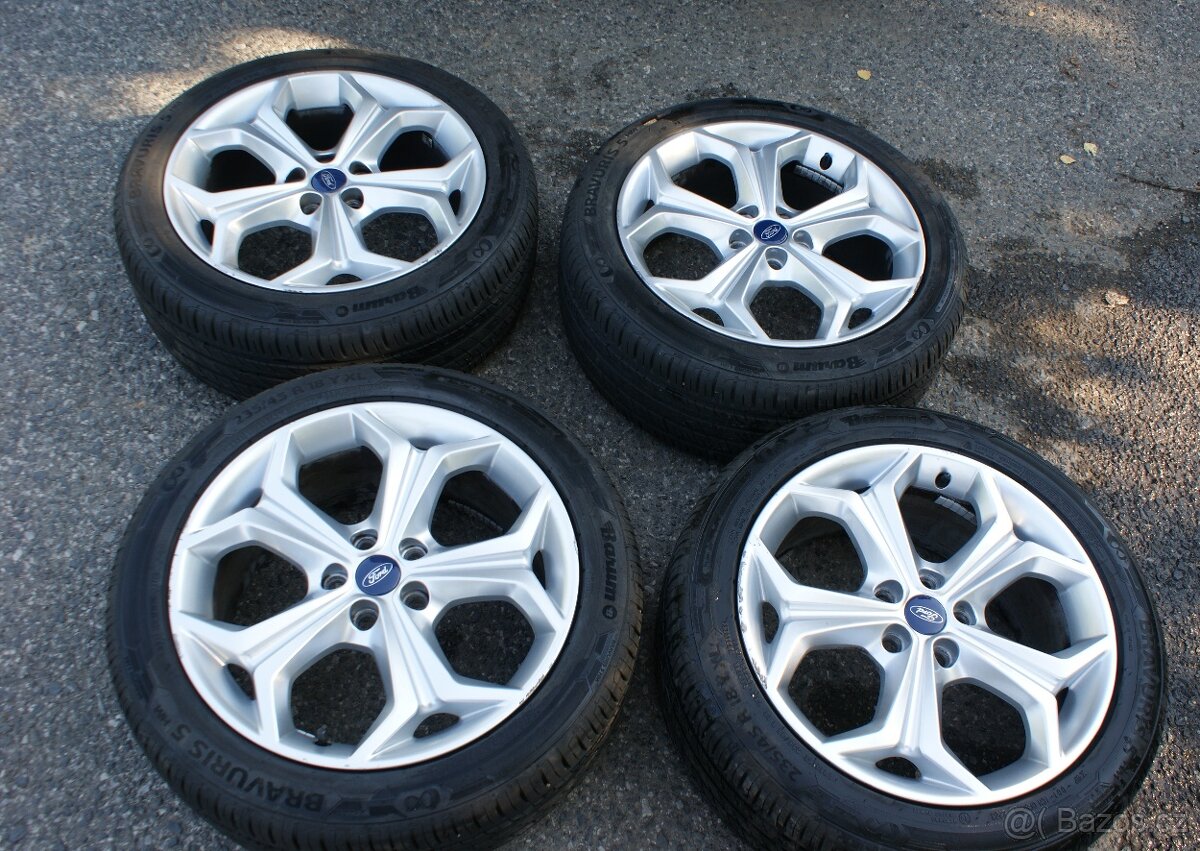 4ks hezkych Y alu kol original Ford 18 letni pneu