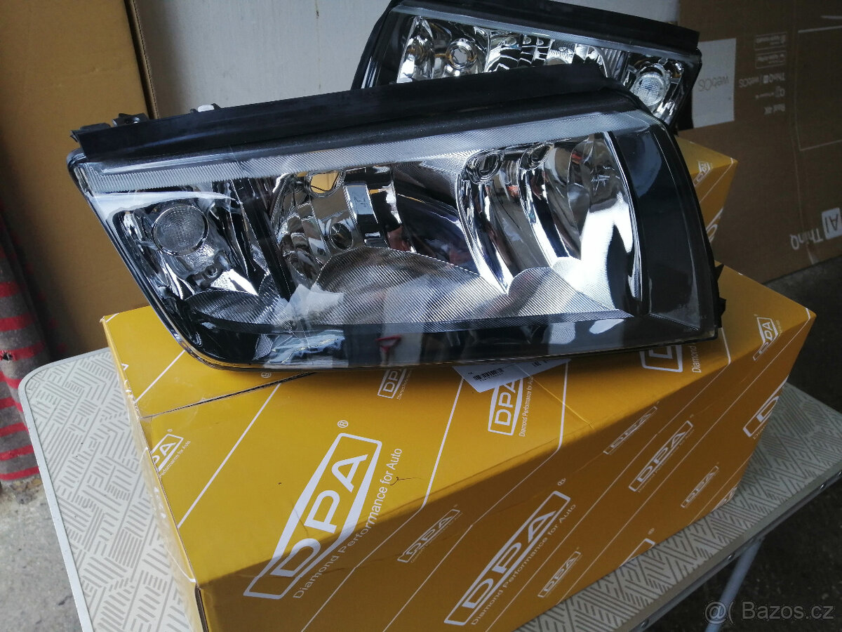 Škoda Fabia 1 - přední světla chrom+černý rámeček.