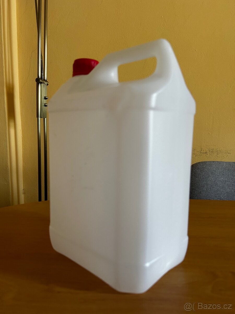 Prodám kanystry 5 a 10 litru