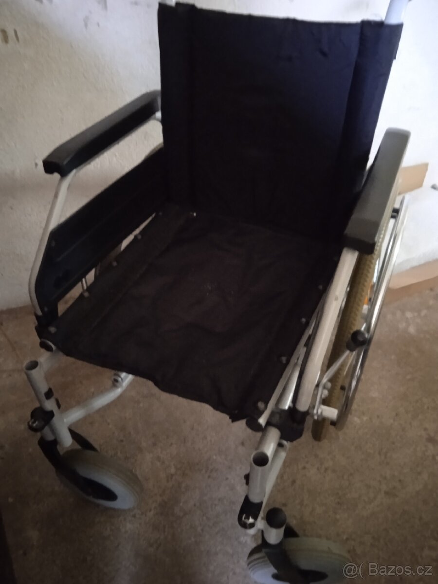 Invalidní vozík