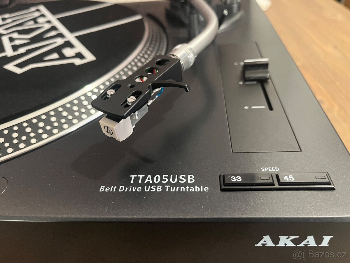 Gramofon AKAI