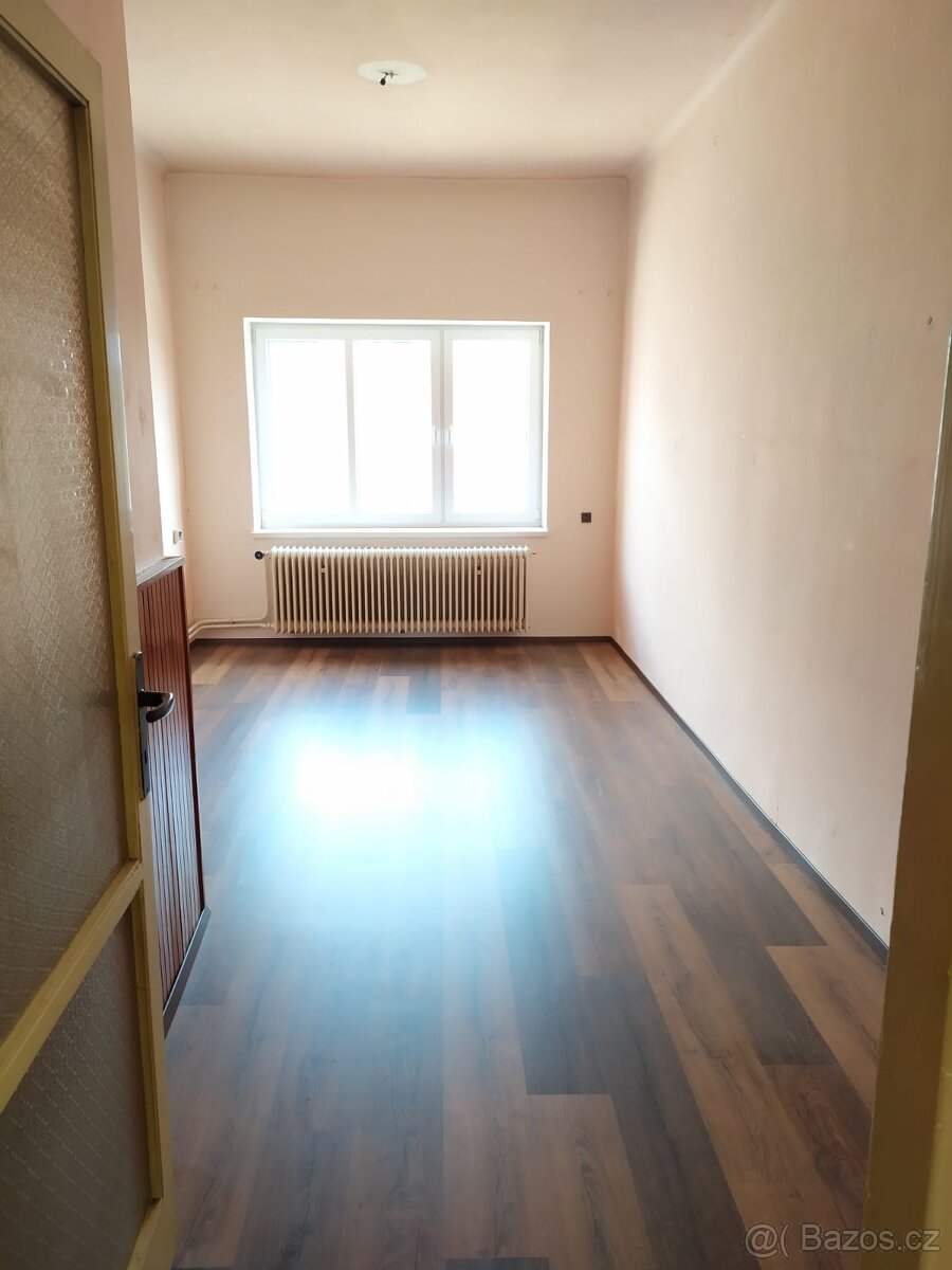 Pronájem podkrovního bytu 2+1 Hostinné