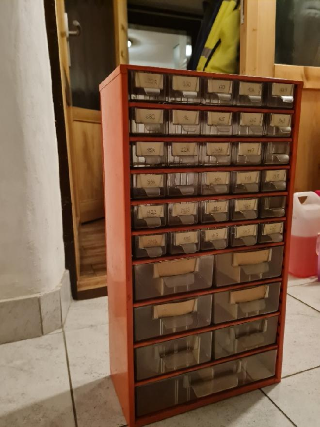 Prodám 4 ks plechových pořadačů