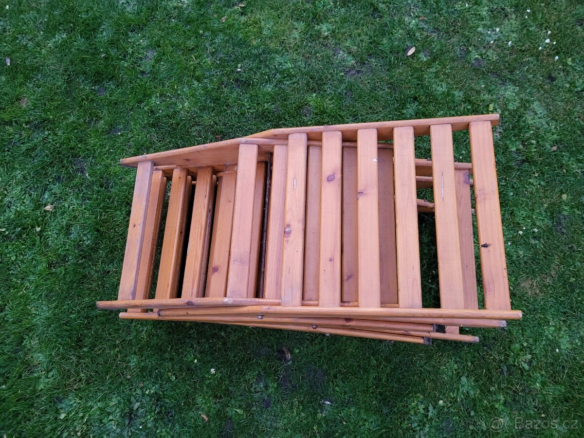 Prodám 4 skládací velmi praktické zahradní sedačky