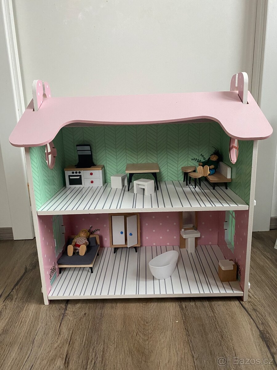 Dřevěný domeček pro panenky