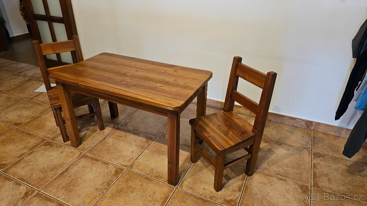 Dětský stolek a 2 židle