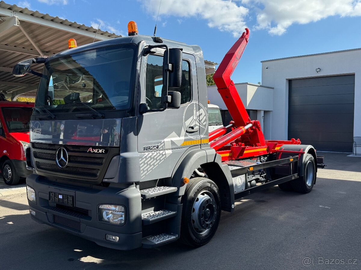 MERCEDES-BENZ AXOR 1823 HÁKOVÝ NOSIČ KONTEJNERŮ
