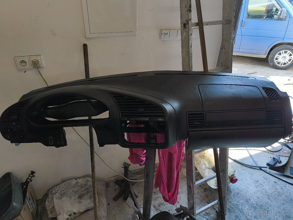 Palubní deska bmw e36 sedan