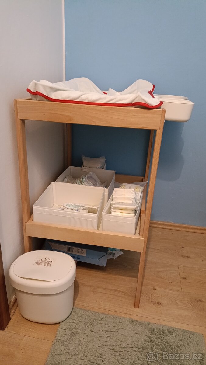 Přebalovací pult Sniglar