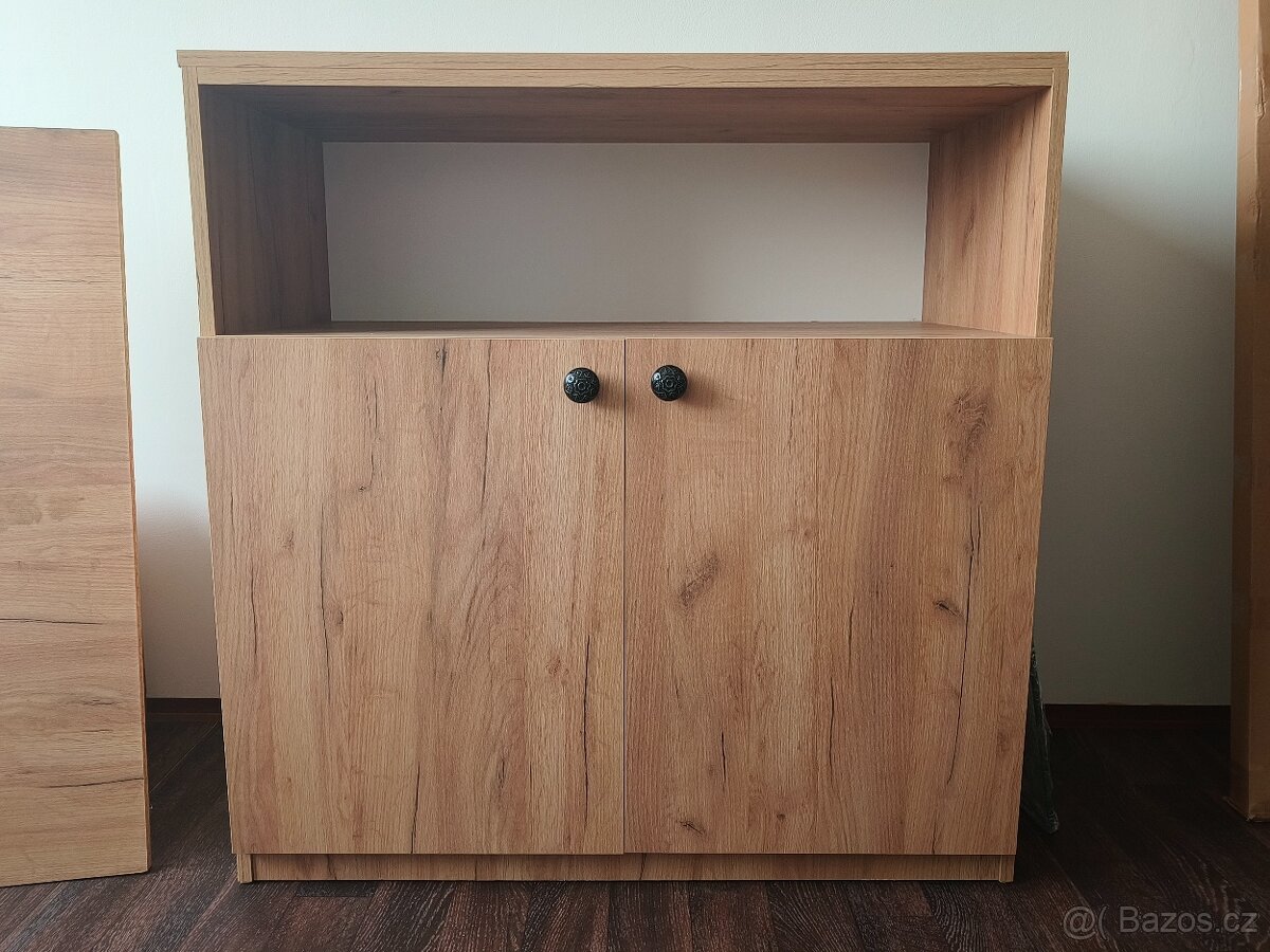 Nová skříň od truhláře , barva dubu