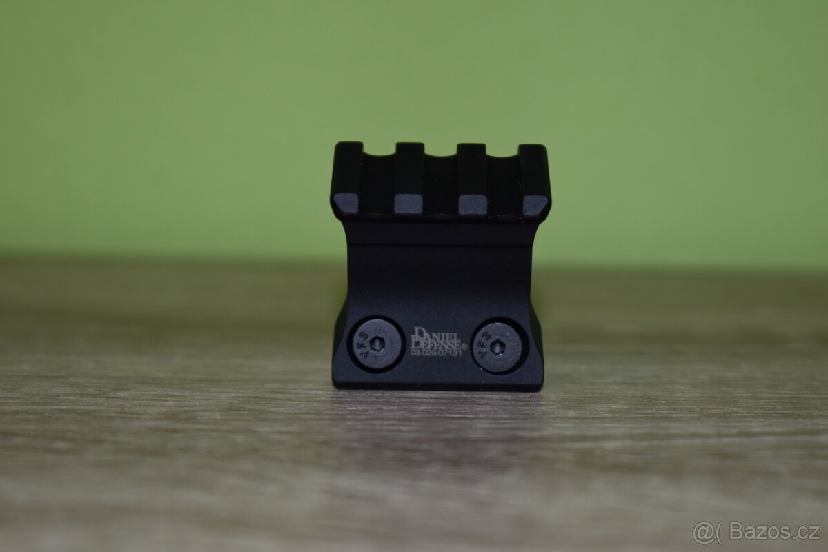 Daniel Defense boční offset KEYMOD rail