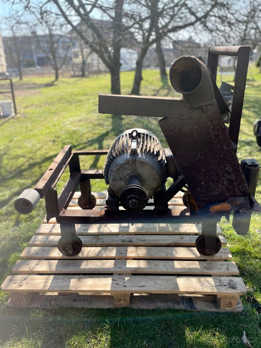 Kart k řezání desek, fošen, trámu