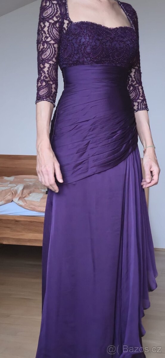 Fialové plesové šaty