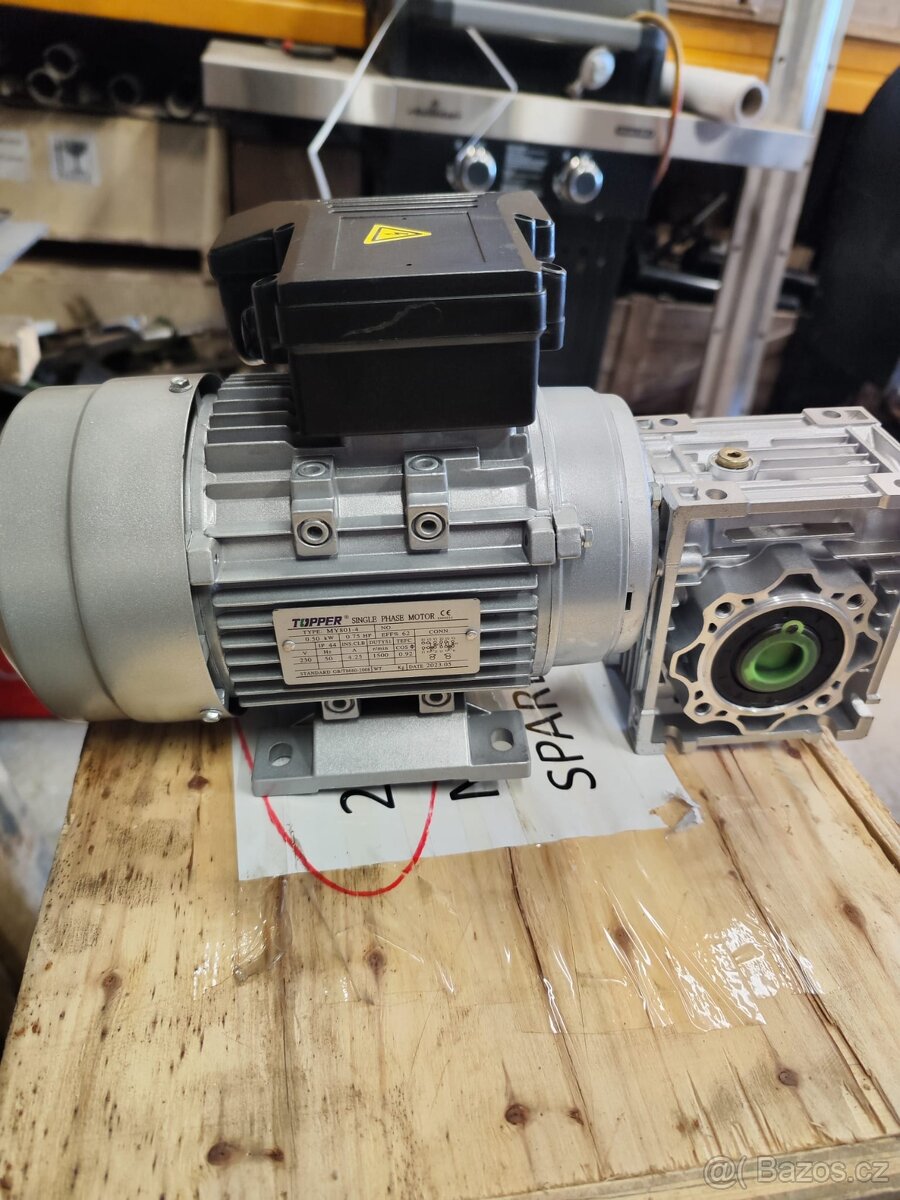 Elektromotor s převodovkou