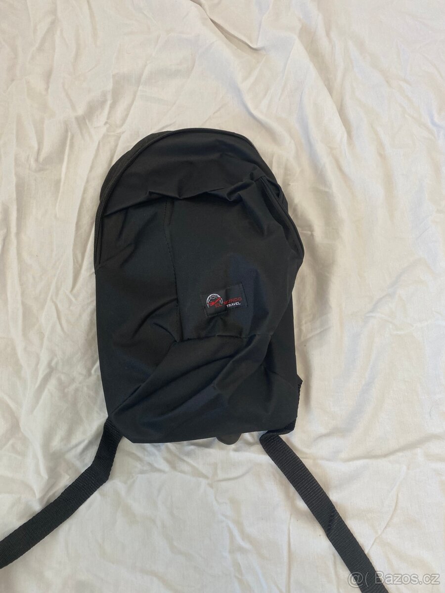 Praktický černý batůžek 40 cm – nový